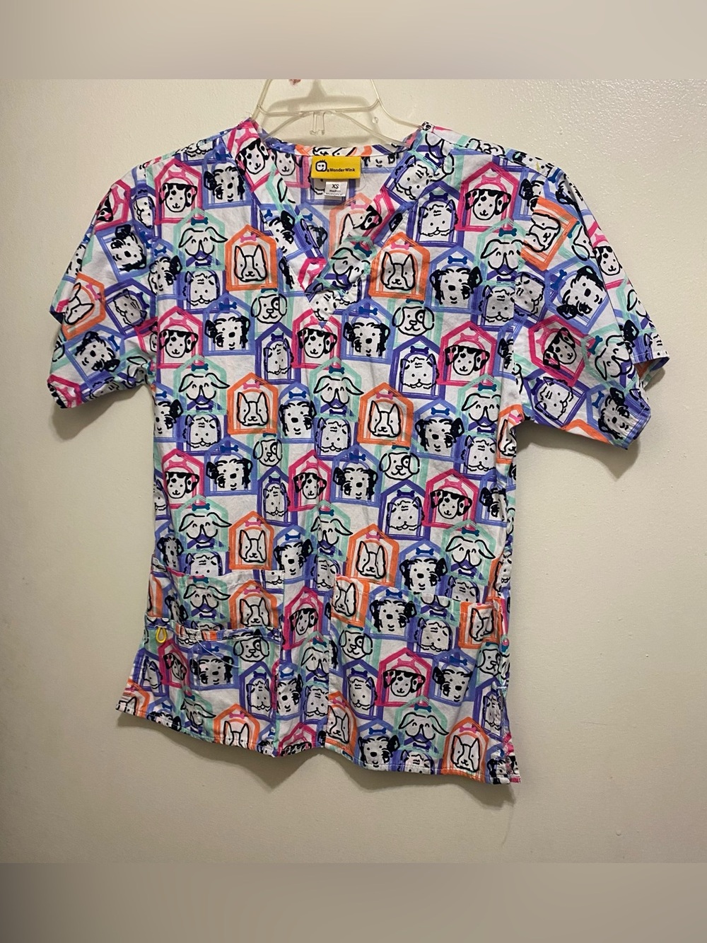 Wonder Wink Womens XS 34” Scrubs Scrub Top Cats Dogs Vet Groomer Multicolor